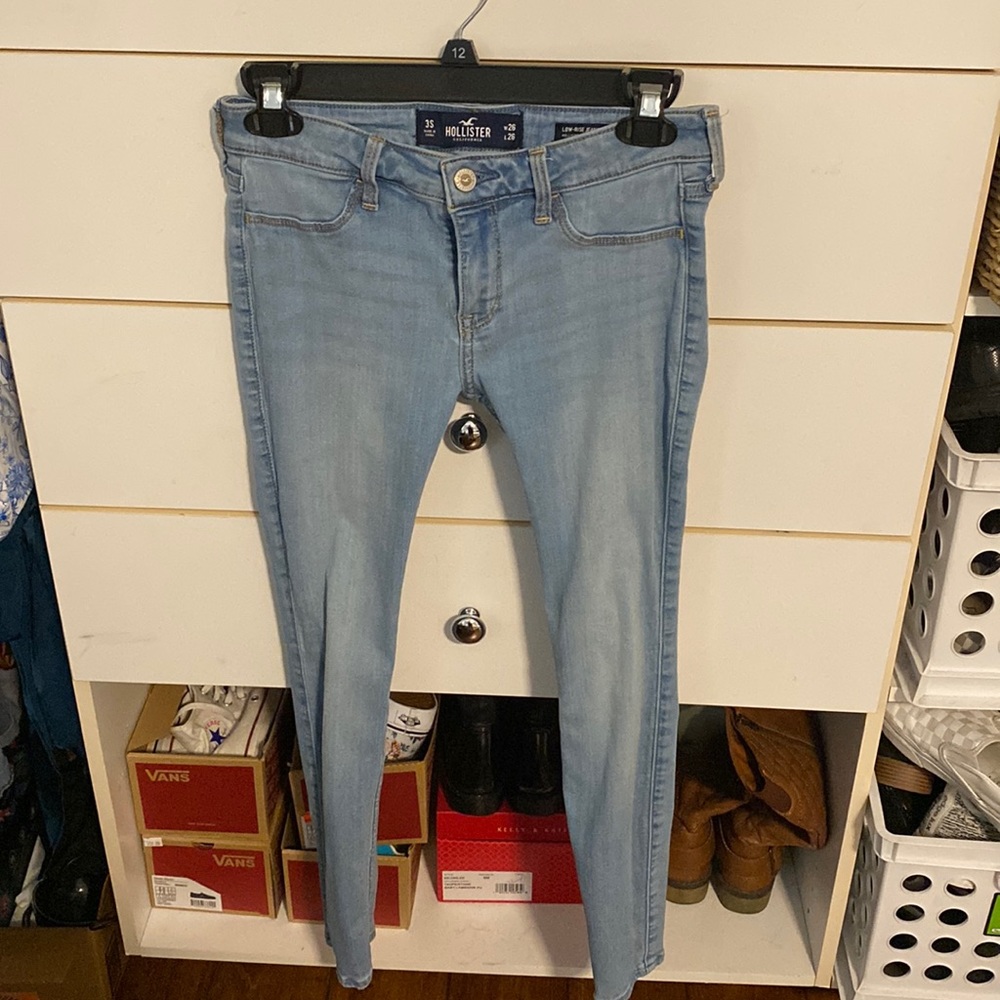 Hollister low rise jean leggings size 3 short